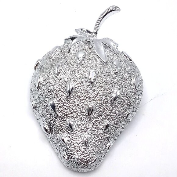 Sarah Coventry Women's Pin Brooch Textured Metal Silver-Tone Strawberry Design - Picture 1 of 8